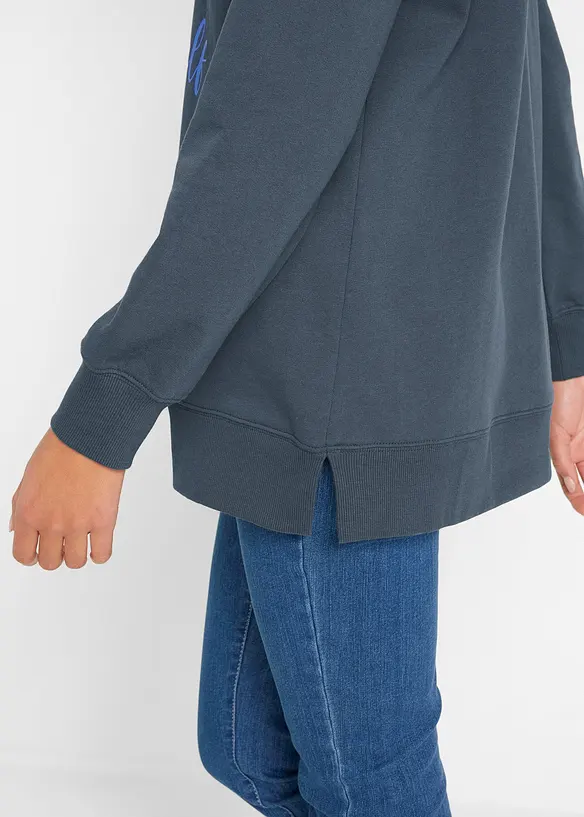 Trendy sweater met statement print en capuchon, bonprix