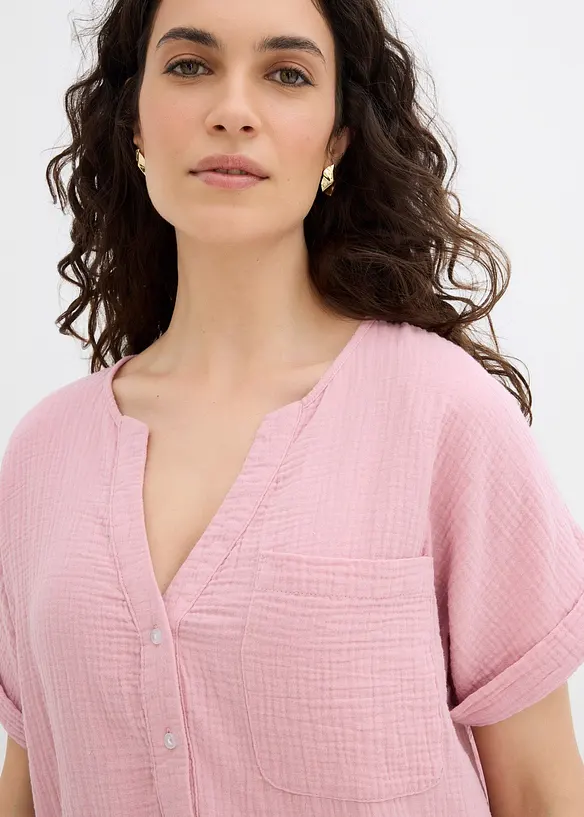 Mousseline blouse met knoopsluiting en zak, bonprix