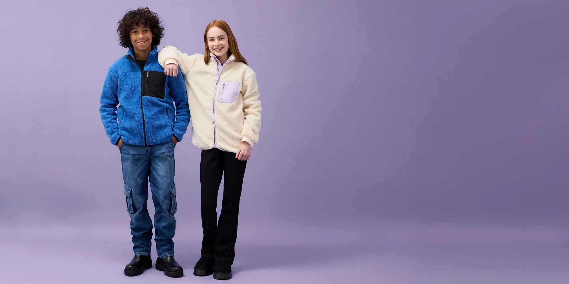 Blauw jack en licht fleece jack voor warme en casual winterlooks.