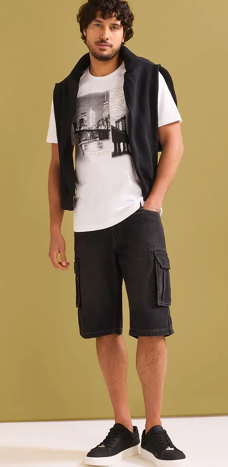 T-shirt met print en cargoshorts voor een coole look.