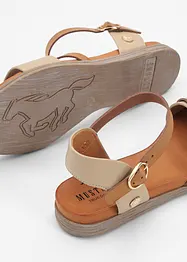 Sandalen van Mustang, Mustang