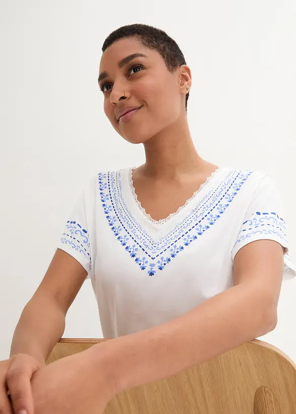 Comfortabel T-shirt met printed borduursel en biologisch katoen, bonprix