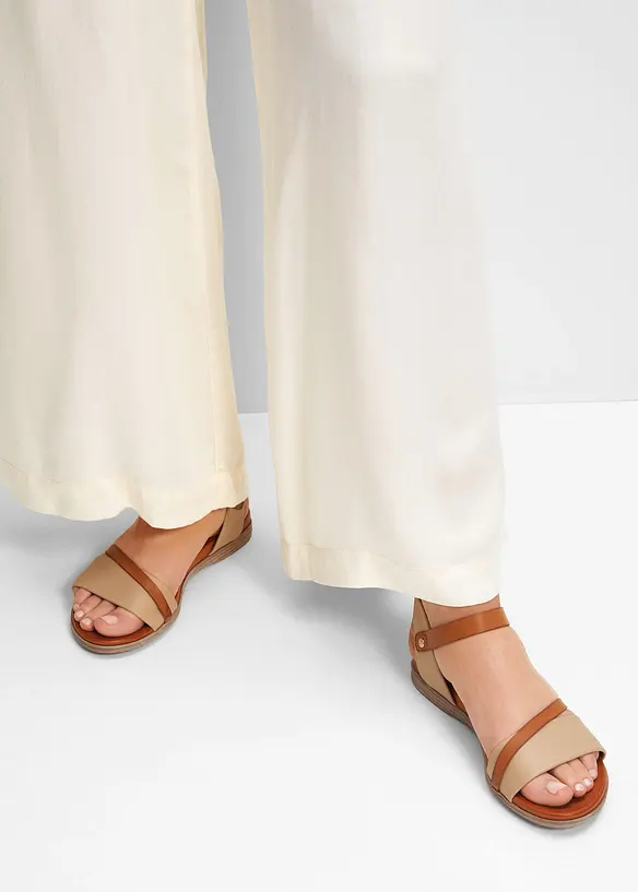 Sandalen van Mustang, Mustang